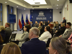 "Powiat odporny na kryzysy. Znaczenie ośrodków interwencji kryzysowej w budowaniu silnych społeczności lokalnych" - konferencja w Biurze RPO, 25 listopada 2025 r., Warszawa: 13