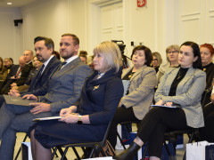 "Powiat odporny na kryzysy. Znaczenie ośrodków interwencji kryzysowej w budowaniu silnych społeczności lokalnych" - konferencja w Biurze RPO, 25 listopada 2025 r., Warszawa: 14