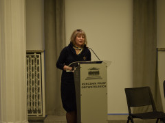 "Powiat odporny na kryzysy. Znaczenie ośrodków interwencji kryzysowej w budowaniu silnych społeczności lokalnych" - konferencja w Biurze RPO, 25 listopada 2025 r., Warszawa: 16