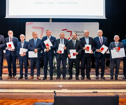 11 samorządowców z medalami Bene Meritus Powiatom