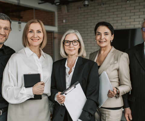 Warto wiedzieć więcej. Analizy samorządowe nr 25 - Ludzie samorządu. Charakterystyka radnych gmin, miast, powiatów i sejmików województw