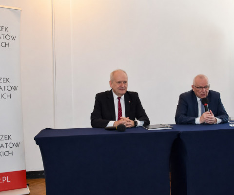 „Szpitalne łóżko poczeka, choroba nie”. Konferencja prasowa ZPP i OZPSP o sytuacji w ochronie zdrowia