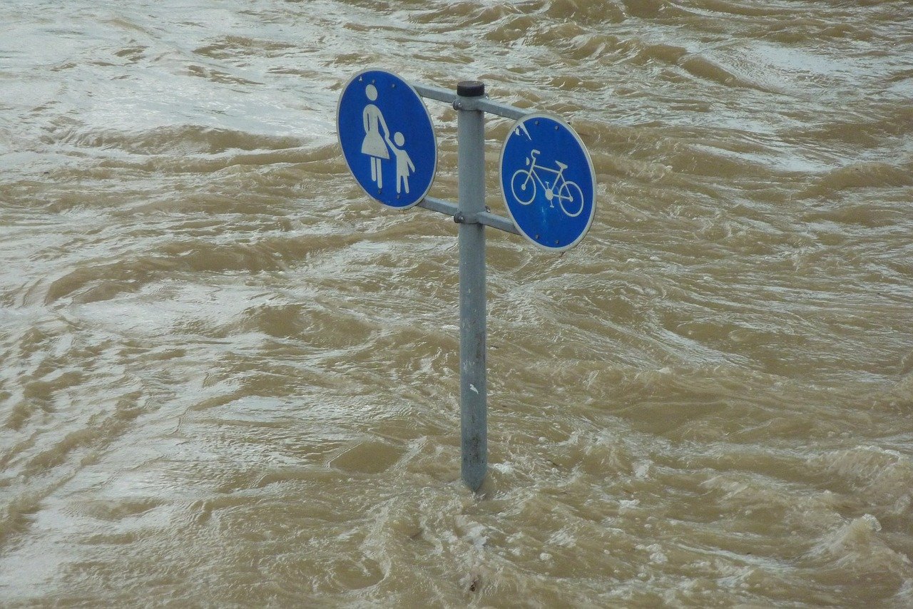 Bilans tragicznej powodzi w województwie podkarpackim. Cały czas można włączać się w pomoc 