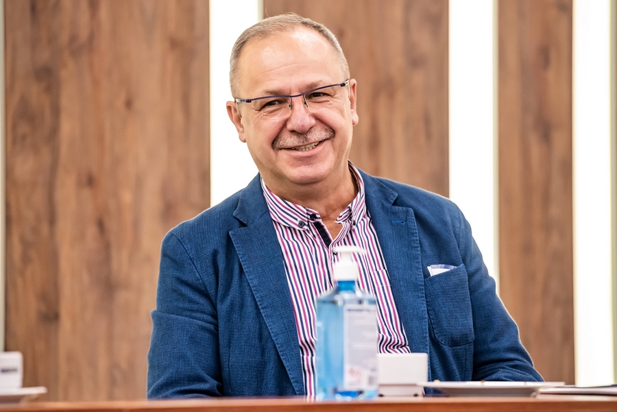 Zmiana właścicielska dla lokalnych szpitali nie uzdrowi sytuacji – wywiad z Andrzejem Nowickim 