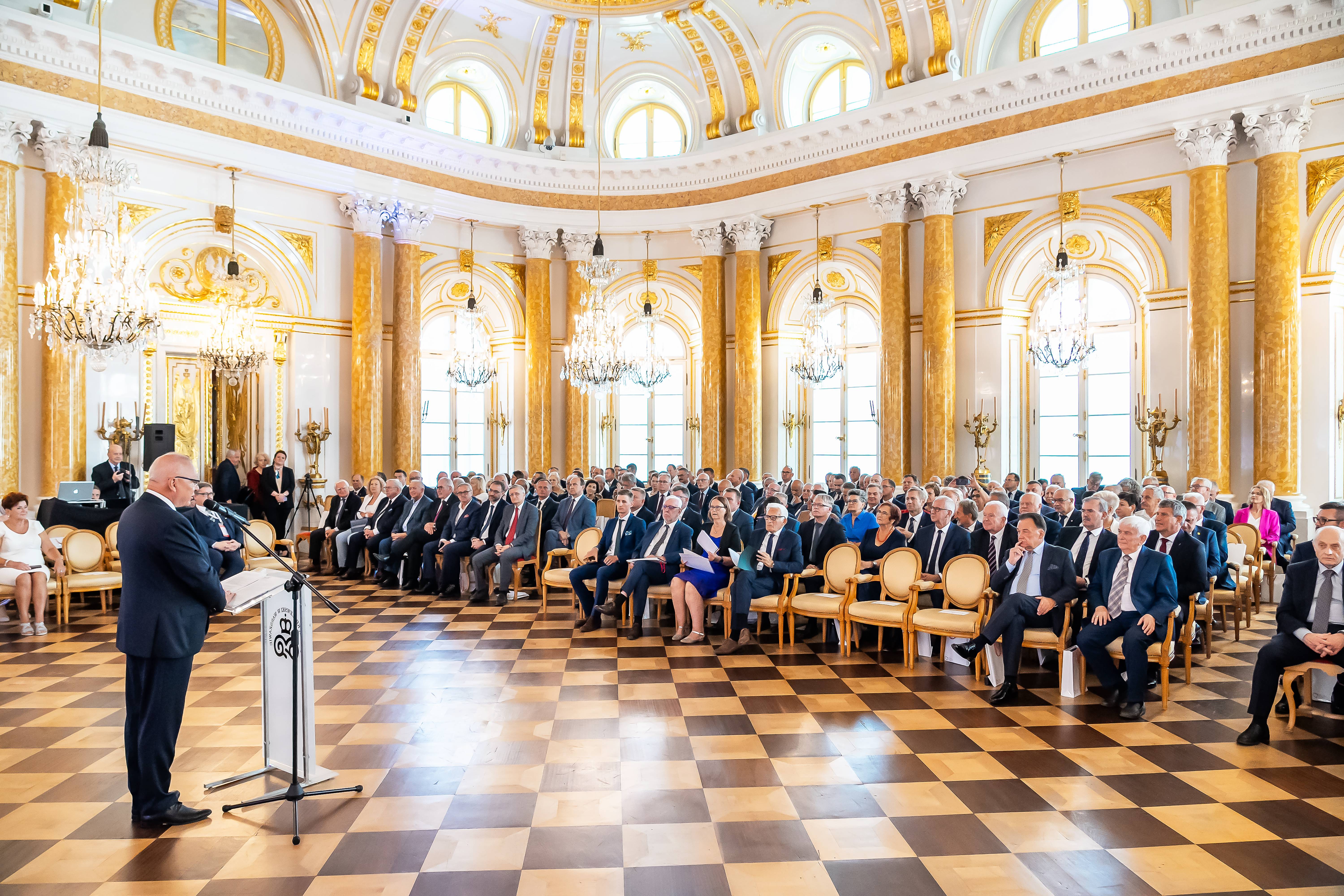 Ćwierćwiecze usamorządowionych wspólnot powiatowych. Starostowie i prezydenci spotkali się na Zamku Królewskim w Warszawie